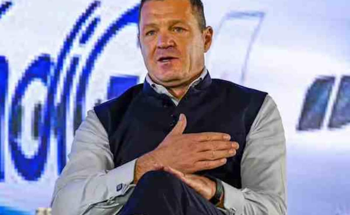 Breaking News LIVE:  इंडिगो के शेयर में आया उछाल, CEO पद से पीटर एल्बर्स के इस्तीफे के बाद दिखी तेजी