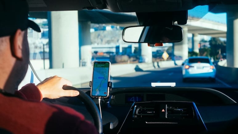 Spanish Taxi Driver Punches Drunk Irish Tourist For Burping In His Car, Arrested