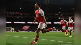 Arsenal Corner Chelsea Into Submission, Manchester United Climb To Third