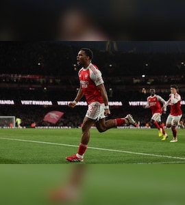 Arsenal Corner Chelsea Into Submission, Manchester United Climb To Third