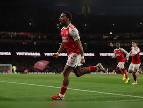 Arsenal Corner Chelsea Into Submission, Manchester United Climb To Third