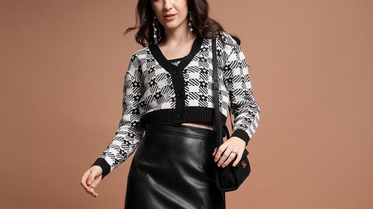 How Cropped Cardigans Create Balanced Proportions With High-Waist Bottoms How Cropped Cardigans Create Balanced Proportions With High-Waist Bottoms