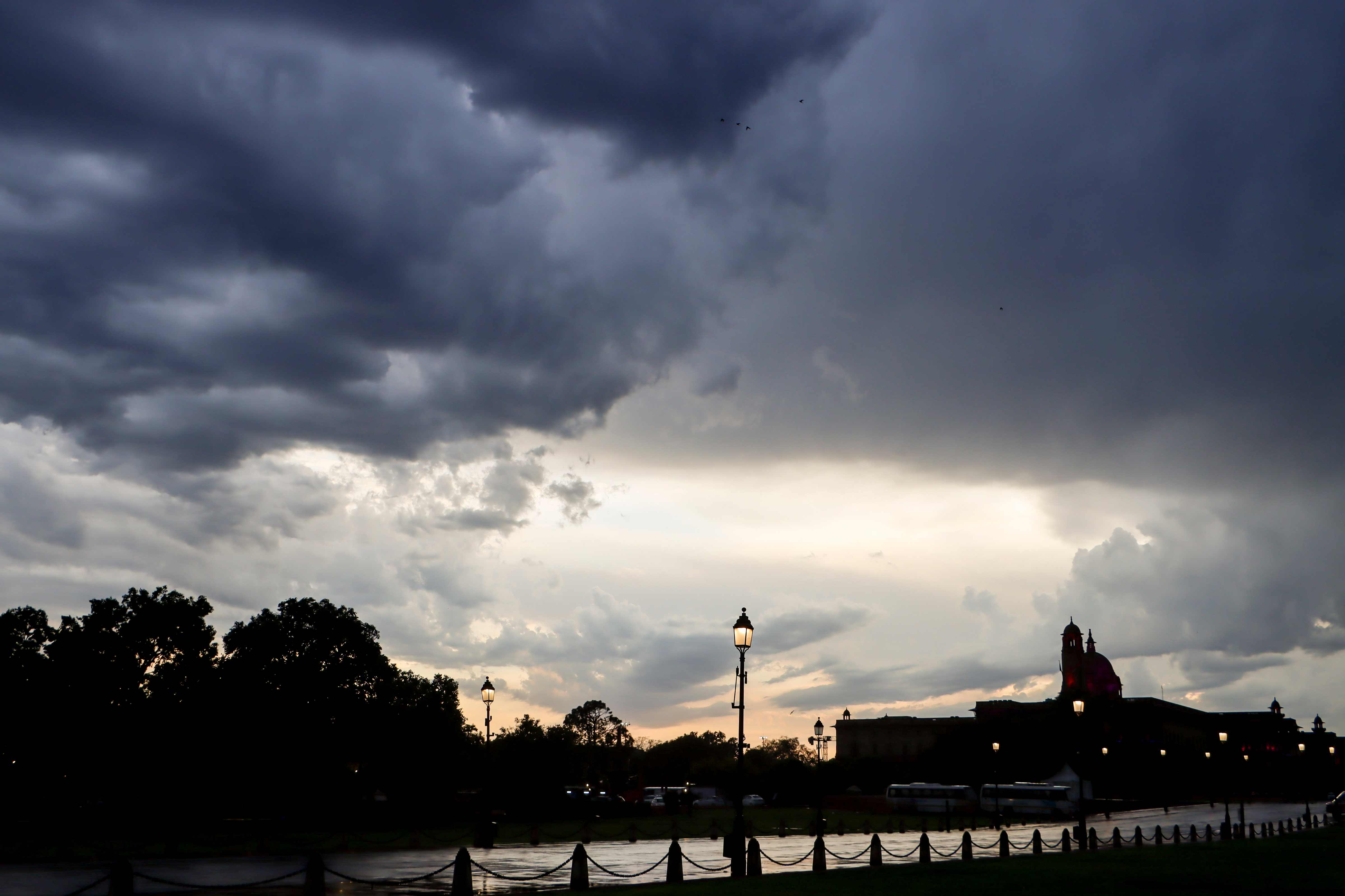 DC vs GT IPL 2026 Weather Report: दिल्ली-गुजरात मैच में बारिश बनेगी विलेन? जानें कैसा रहेगा मौसम