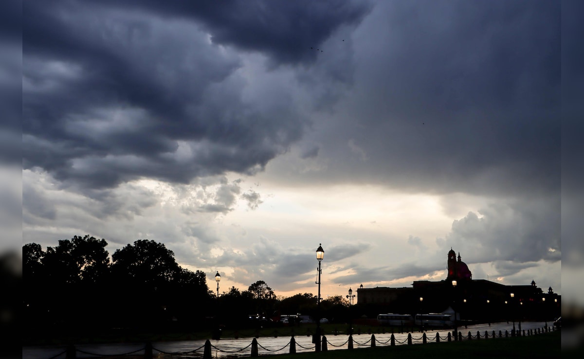 DC vs GT IPL 2026 Weather Report: दिल्ली-गुजरात मैच में बारिश बनेगी विलेन? जानें कैसा रहेगा मौसम, क्या है अपडेट