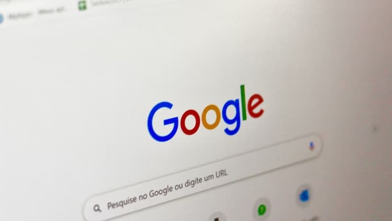 Google का नया AI टूल Stitch लॉन्च! कोडिंग-डिजाइनिंग सब खत्म? अब सिर्फ बोलकर मिनटों में बनाएं App