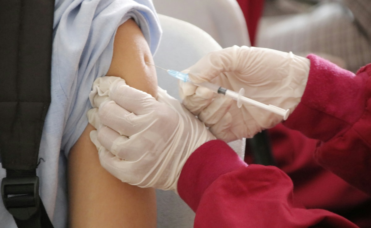 HPV वैक्सीन क्यों जरूरी है? भारत में हर साल 74,000 महिलाओं की जान ले रहा है सर्वाइकल कैंसर