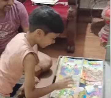 पिता ने बेटे को सौंपा 30 साल पुराने कॉमिक्स का खजाना, बच्चे का रिएक्शन हो रहा वायरल, लोग बोले- असली समर वेकेशन तो यही है