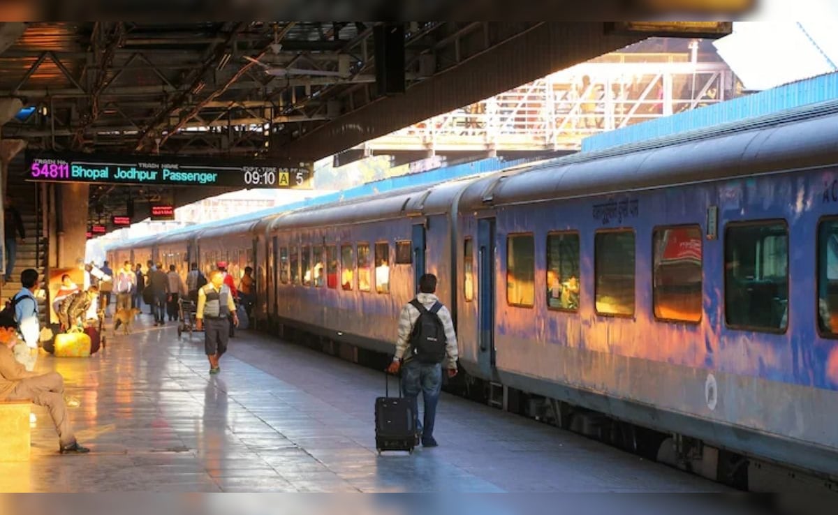 Train Cancelled: इन रूटों पर मार्च और अप्रैल में कैंसिल रहेंगी कई ट्रेनें, टिकट बुकिंग से पहले यहां देखें लिस्ट