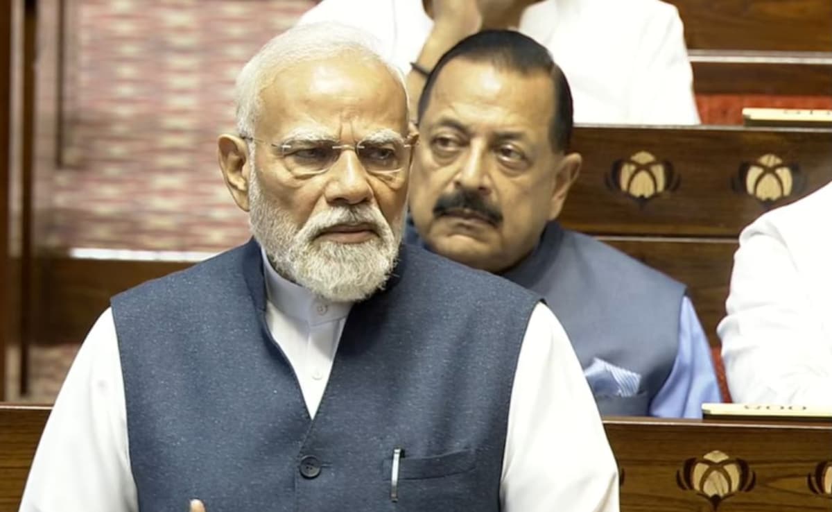 LIVE: पाकिस्तान ने अफगानिस्तान पर रोके हमले, सूचना मंत्री अताउल्लाह तारड़ ने दी जानकारी