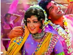 जब शोले के सेट पर देश के अलग-अलग हिस्सों से मंगाया गया था 100 टन गुलाल, धर्मेंद्र, हेमा, जया, अमिताभ ने 10 दिनों तक चेहरे पर लगाए रखा रंग 