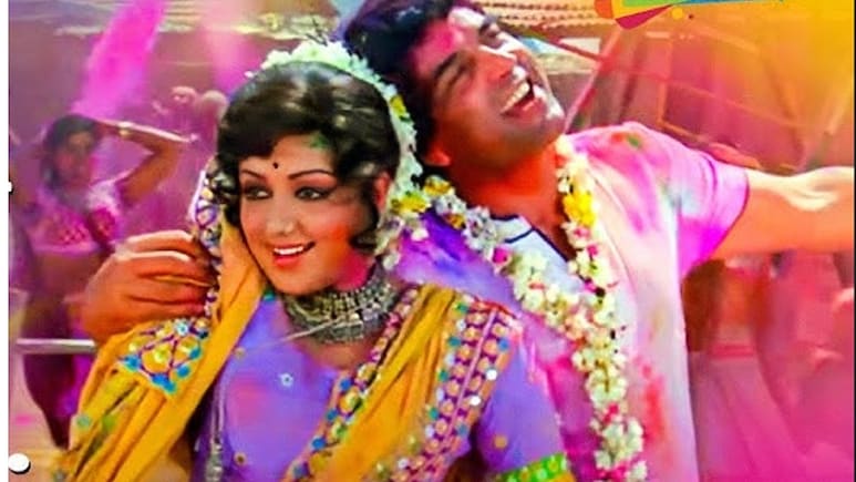 जब शोले के सेट पर देश के अलग-अलग हिस्सों से मंगाया गया था 100 टन गुलाल, धर्मेंद्र, हेमा, जया, अमिताभ ने 10 दिनों तक चेहरे पर लगाए रखा रंग&nbsp;