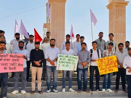 Rajasthan: शेखावाटी यूनिवर्सिटी अघोरी बाबा को देगी मानद उपाधि, SFI ने पूछा सवाल- गांजा फूंकने वालों को डिग्री मिलेगी?