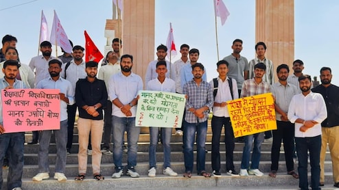 Rajasthan: शेखावाटी यूनिवर्सिटी अघोरी बाबा को देगी मानद उपाधि, SFI ने पूछा सवाल- गांजा फूंकने वालों को डिग्री मिलेगी?