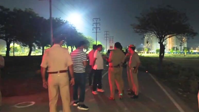 आगरा में बच्&zwj;ची का हत्&zwj;यारा पुलिस एनकाउंटर में ढेर, बच्&zwj;ची की हत्&zwj;या कर आटे के कनस्&zwj;तर में छिपाया था शव