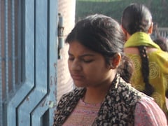 UP पुलिस दरोगा परीक्षा में पंडित शब्द पर बवाल,  जानें कौन तैयार करता है सवाल