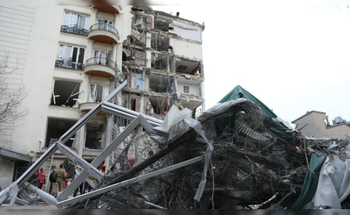 इजरायली एयर डिफेंस फिर फेल, 100 किलो विस्फोटक से भरी मिसाइल तेल अवीव पर गिरी, भारी नुकसान