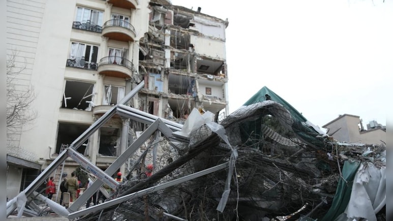 इजरायली एयर डिफेंस फिर फेल, 100 किलो विस्फोटक से भरी मिसाइल तेल अवीव पर गिरी, भारी नुकसान