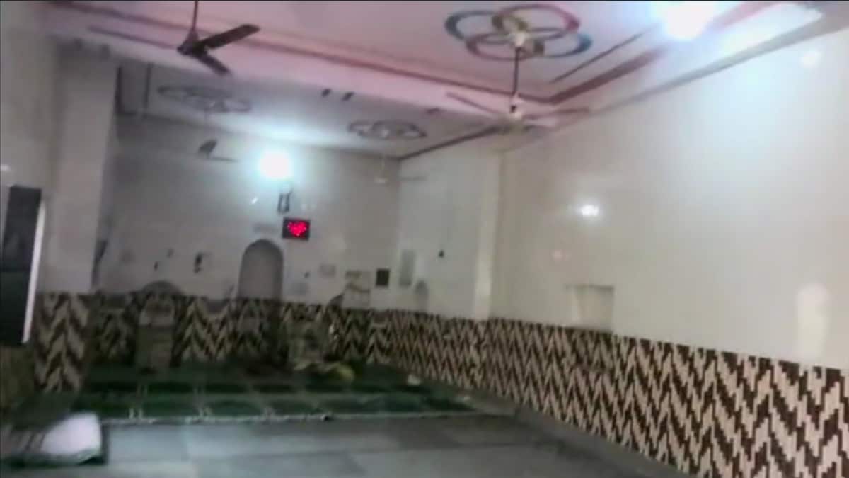 मस्जिद के अंदर कुरान पढ़ने आया था मज़दूर