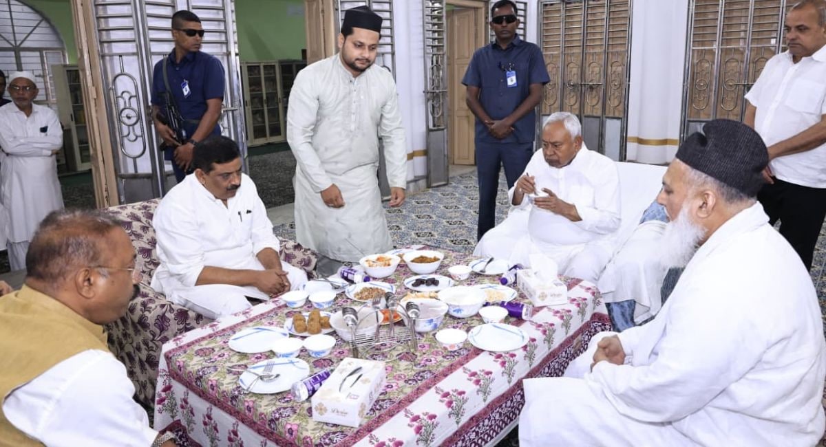 बिहार के मुख्यमंत्री नीतीश कुमार ने ईद की मुबारकबाद. बिहार के मुख्यमंत्री नीतीश कुमार ने ईद की मुबारकबाद.