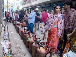 LPG Shortage: 12,000 छापे, 15000 सिलेंडर जब्त... फिर भी सड़कों पर लोग, कई रेस्&zwj;तरां बंद; LPG किल्&zwj;लत के 10 बड़े अपडेट