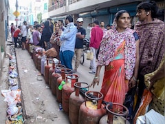 LPG Shortage: 12,000 छापे, 15000 सिलेंडर जब्त... फिर भी सड़कों पर लोग, कई रेस्‍तरां बंद; LPG किल्‍लत के 10 बड़े अपडेट