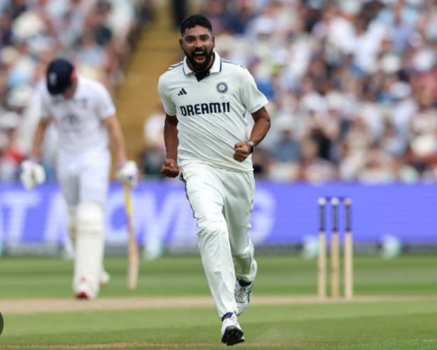 मोहम्मद सिराज ने AIMIM चीफ असदुद्दीन ओवैसी के साथ इफ्तार पार्टी में खजूर खाकर खोला रोजा, VIDEO