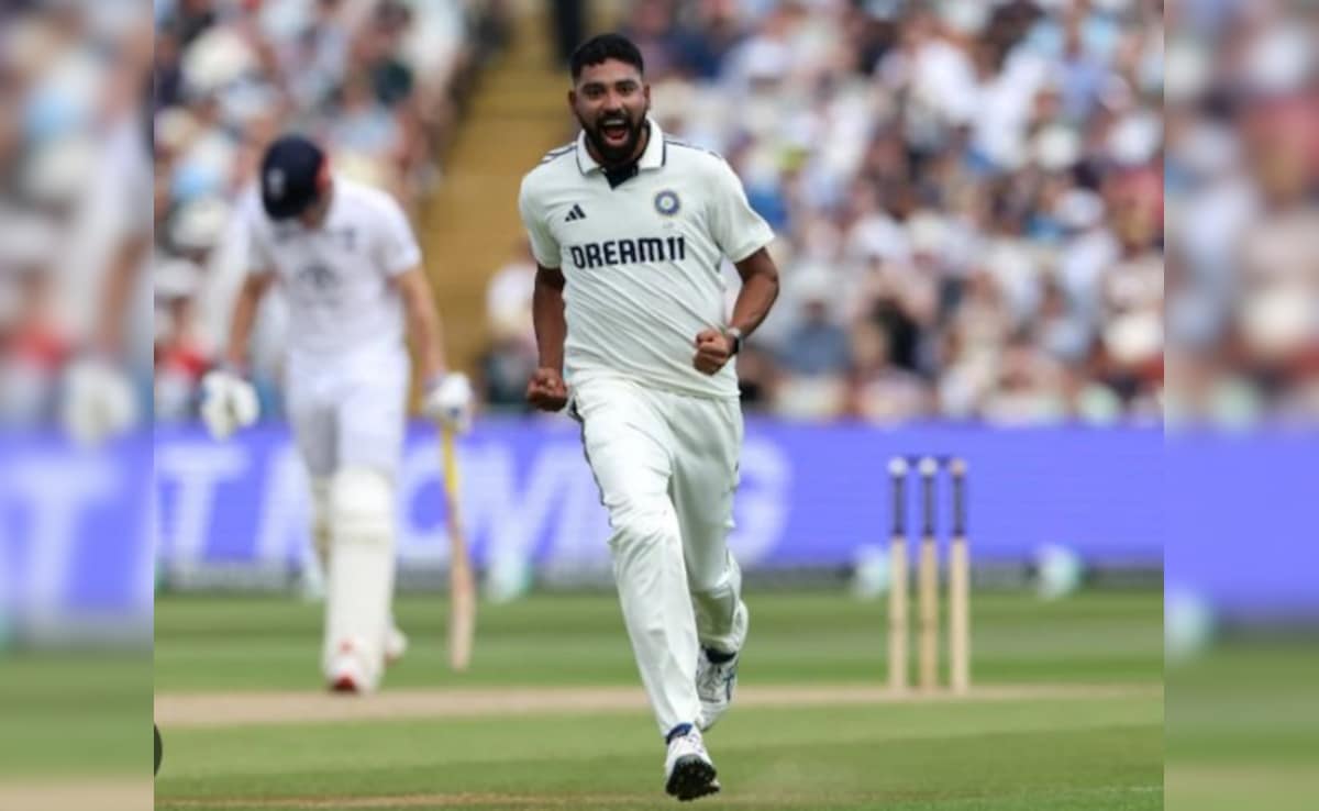 मोहम्मद सिराज ने AIMIM चीफ असदुद्दीन ओवैसी के साथ इफ्तार पार्टी में खजूर खाकर खोला रोजा, VIDEO