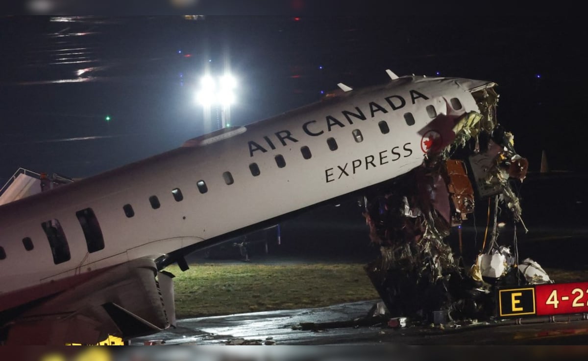 न्यूयॉर्क के एयरपोर्ट पर लैंडिग के दौरान प्लेन और ट्रक की भीषण टक्कर, हादसे में दोनों पायलटों की मौत