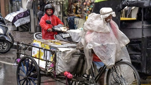 Delhi, NCR Wake Up To Light Rain, Cloudy Skies, More Showers Likely Today