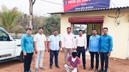 Crime News: रक्ताने माखलेल्या कारचं गुढं उलगडलं! मुंबई- पुणे प्रवासात असं घडलं, विद्यार्थ्याकडून भयंकर गुन्हा