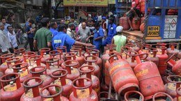 Gas Shortage: LPGसाठी राज्य सरकारची नियमावली! कुणाला किती गॅस मिळणार? 'या' संस्थांना 100 टक्के पुरवठा