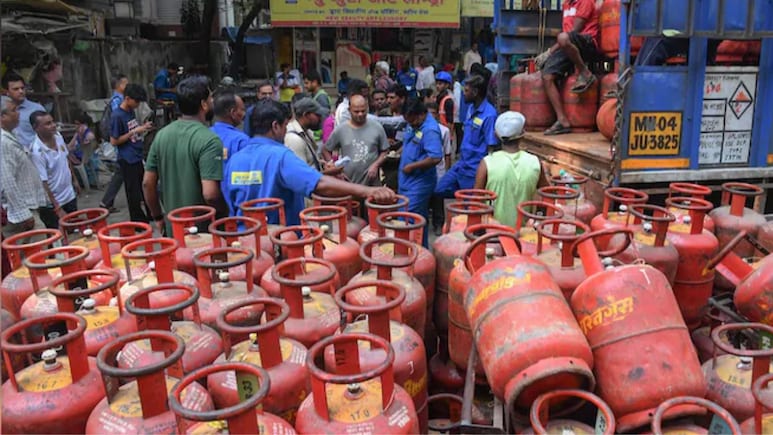 LPG Crisis: एक हफ्ते यही स्थिति रही तो जोमैटो, स्विगी का घट जाएगा रेवेन्यू, एक्सपर्ट ने कही बड़ी बात