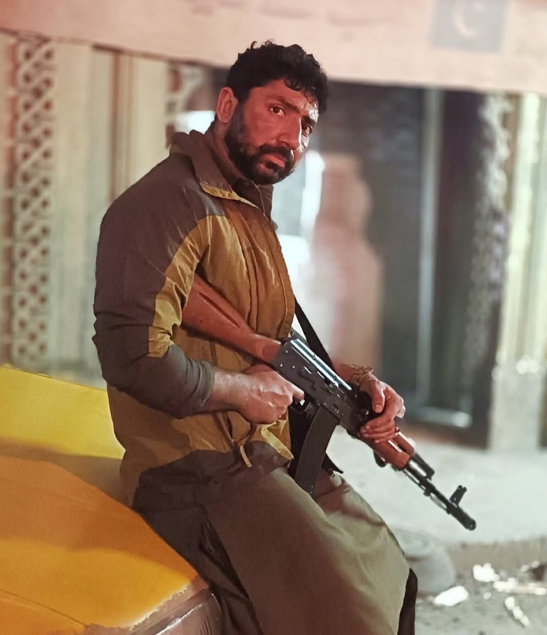 कभी दस हजार रुपये के लिए 400 घंटे काम करता था धुरंधर का ये एक्टर, एक महिला ने बना डाला सुपरस्टार जिम ट्रेनर