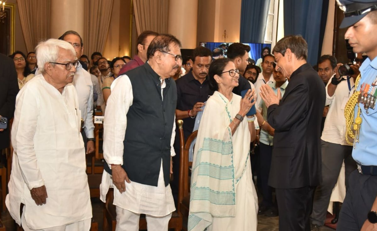 Bengal Governor RN Ravi Takes Oath, Exchanges Greetings With Chief Minister