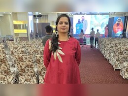 Success Story: सुनाई नहीं देता था तो हर इंटरव्यू में हुई रिजेक्ट, अब 1000 महिलाओं को कर रही हैं लीड