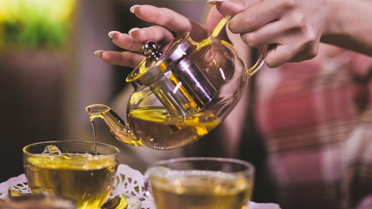 पेट रहेगा ठंडा और हल्का, गर्मियों में गैस, दर्द और अपच से बचने के लिए ज़रूर पिएं ये खास और असरदार ड्रिंक