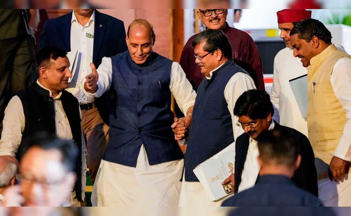 तेल-गैस को लेकर घबराने की जरूरत नहीं, ऑल पार्टी मीटिंग में सरकार ने दिया भरोसा