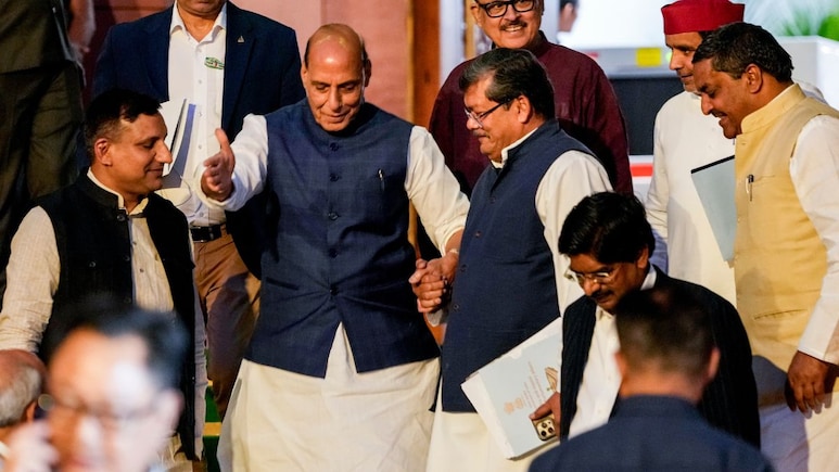 तेल-गैस को लेकर घबराने की जरूरत नहीं, ऑल पार्टी मीटिंग में सरकार ने दिया भरोसा