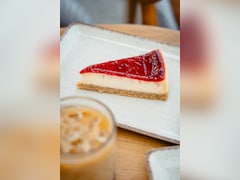 Strawberry Cheesecake Recipe: घर पर आसानी से बनाएं, बच्चों का पसंदीदा 'स्ट्रॉबेरी चीज़ केक' Recipe