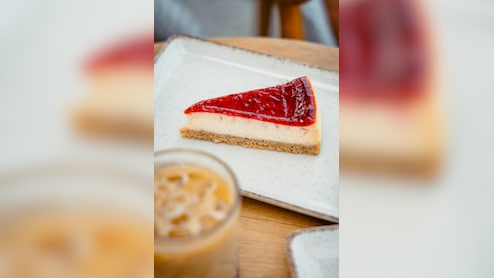 Strawberry Cheesecake Recipe: घर पर आसानी से बनाएं, बच्चों का पसंदीदा "स्ट्रॉबेरी चीज़ केक"