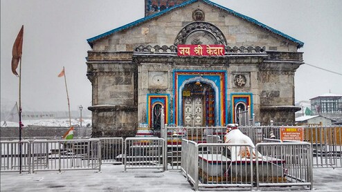 बर्फ ने फिर ढके पहाड़, ठंडी हवाओं संग लौटी सर्दी... 22 मार्च तक उत्तराखंड में बारिश‑बर्फबारी का दौर जारी