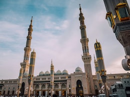 Saudi Arabia Lets Tourists With Expired Visa Leave Without A Fine Amid Iran-US War