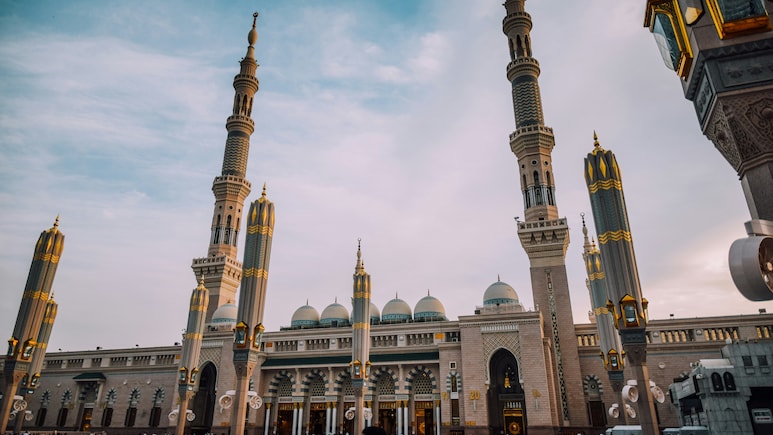 Saudi Arabia Lets Tourists With Expired Visa Leave Without A Fine Amid Iran-US War