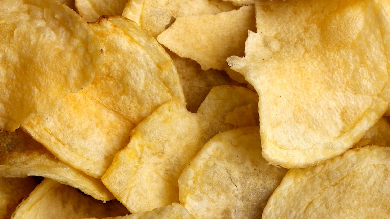 इतना सस्&zwj;ता हो गया आलू, धूप भी न&zwj;िकल रही है, तो फटाफट बना लो आलू के च&zwj;िप्&zwj;स, पापड़ और ये सारी चीजें