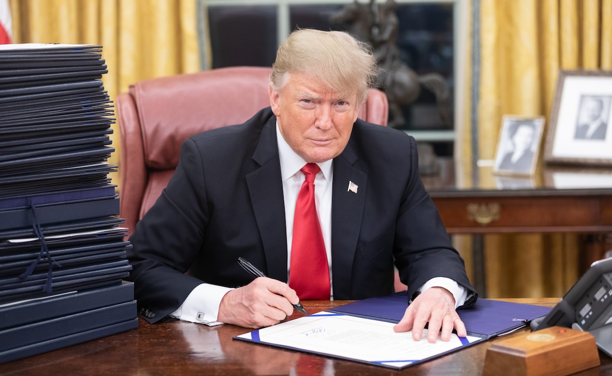 Trump Imposes 100% Tariffs On Foreign-Made Drugs, Reshapes Metal Duties