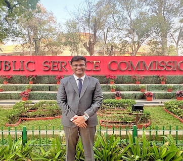 UPSC Topper 2025: कपड़ा व्यापारी के बेटे प्रक्षाल जैन की UPSC में 'धार'दार 8वीं रैंक; जानिए कैसे मिली सफलता?