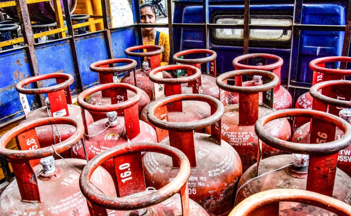 LPG Booking App Beats ChatGPT To Top India’s App Store, Play Store Charts