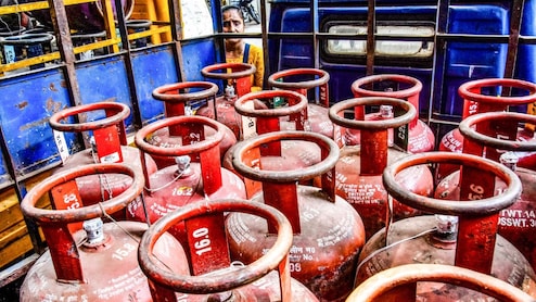 एक LPG सिलेंडर से कितना पैसा कमाते हैं एजेंसी वाले? जानें किसे कितना मिलता है कमीशन