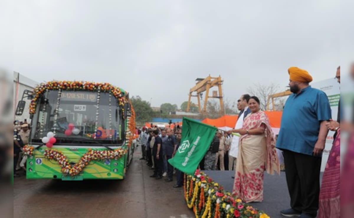 दिल्लीवालों के लिए खुशखबरी! चलाई गईं 300 नई इलेक्ट्रेक बसें, ईवी प्रोत्साहन पोर्टल फिर से हुआ शुरू, जानिए जरूरी डिटेल्स