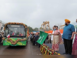 दिल्लीवालों के लिए खुशखबरी! चलाई गईं 300 नई इलेक्ट्रेक बसें, ईवी प्रोत्साहन पोर्टल फिर से हुआ शुरू, जानिए जरूरी डिटेल्स